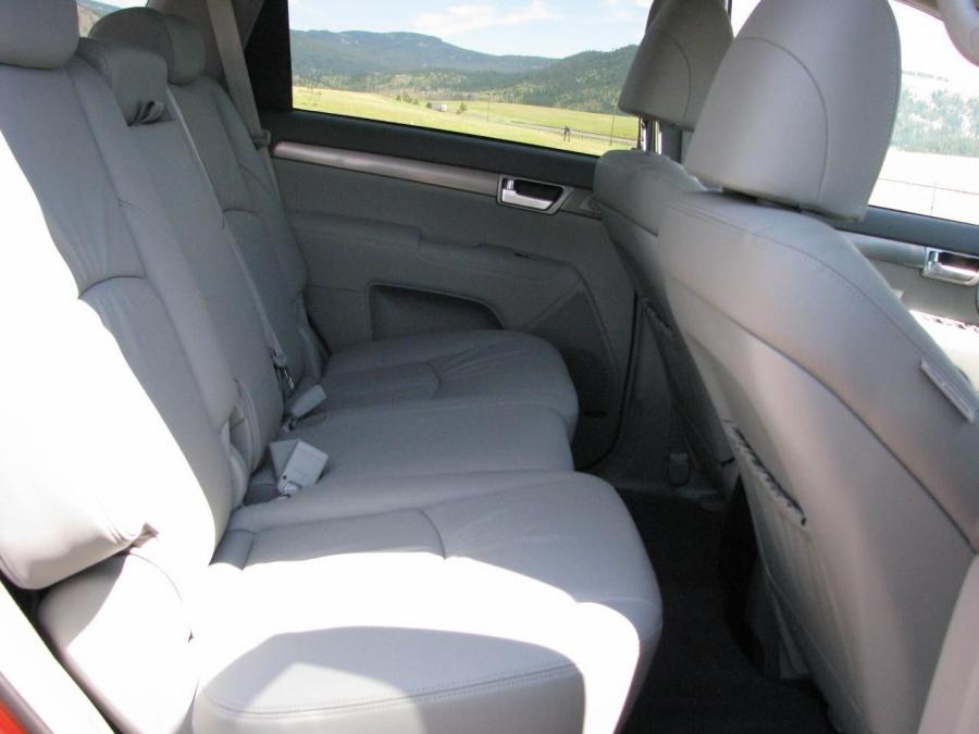  Kia Borrego 2009 года  (фото 54 из 345)